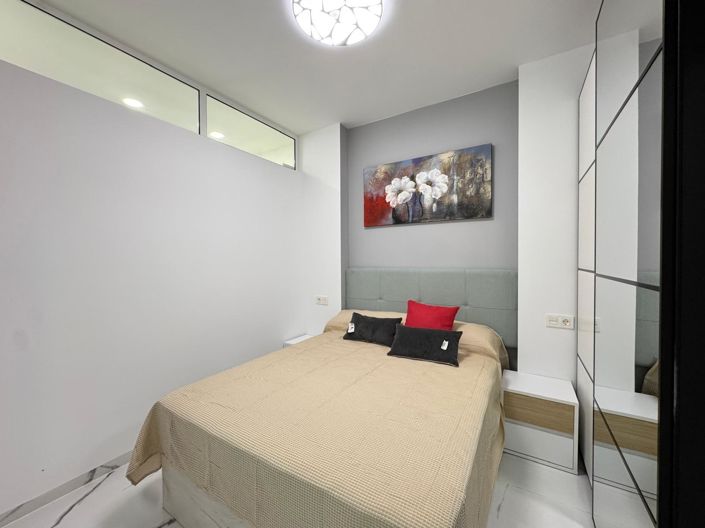 Image No.18-2 Bed House for sale