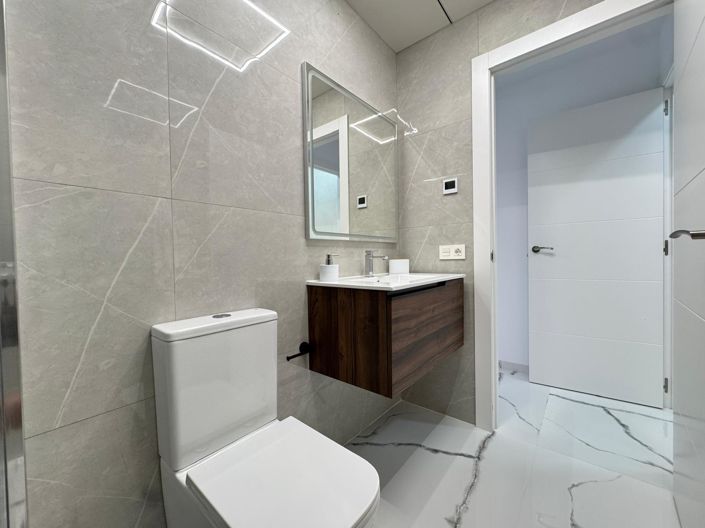 Image No.31-2 Bed House for sale