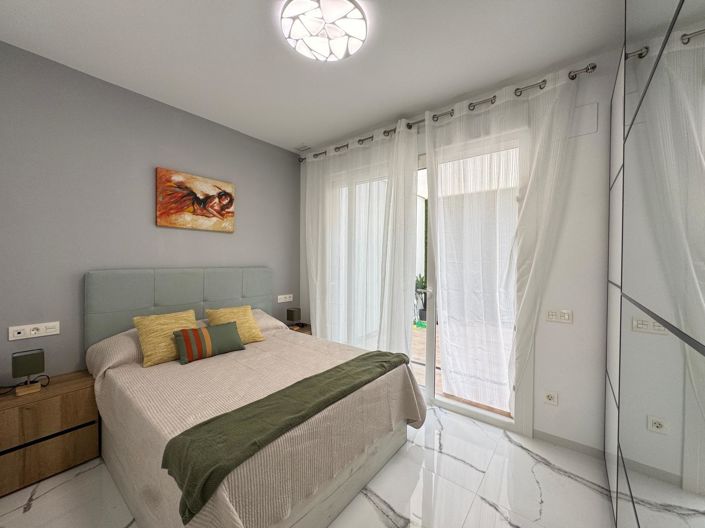 Image No.32-2 Bed House for sale