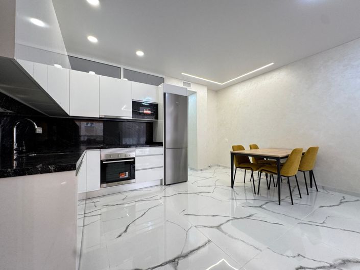 Image No.5-2 Bed House for sale
