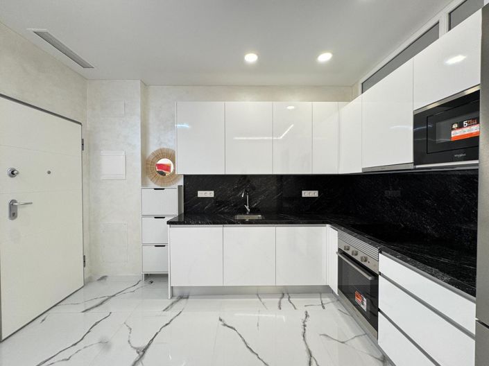 Image No.8-2 Bed House for sale