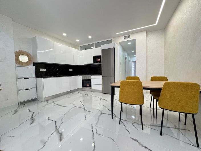 Image No.9-2 Bed House for sale