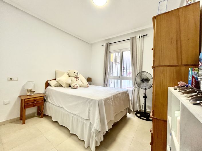 Image No.12-2 Bed House for sale