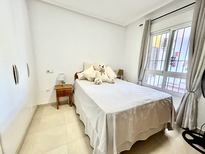 Image No.13-2 Bed House for sale