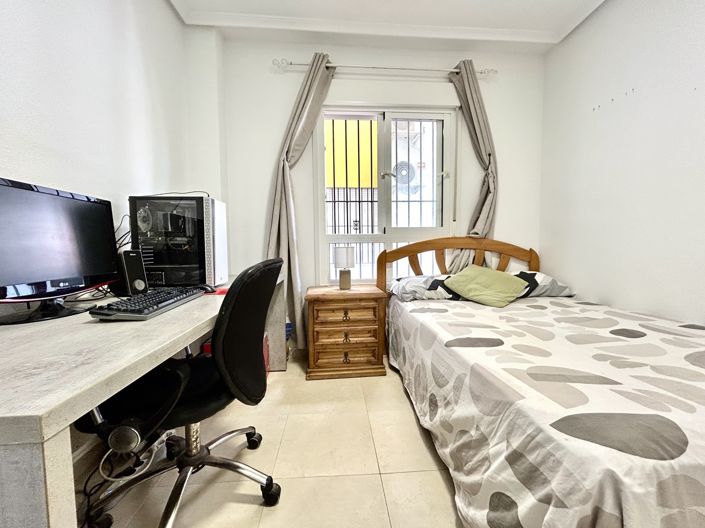 Image No.16-2 Bed House for sale
