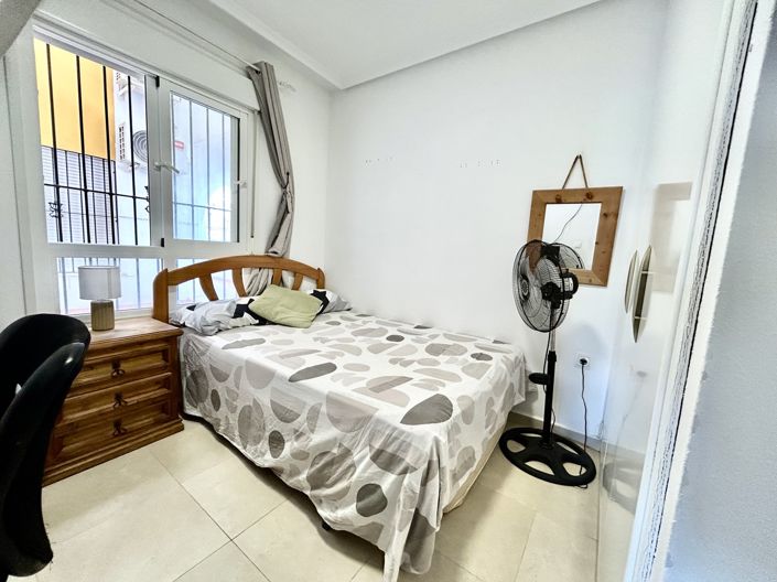 Image No.17-2 Bed House for sale