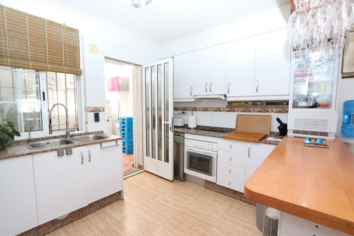 Image No.15-4 Bed House for sale