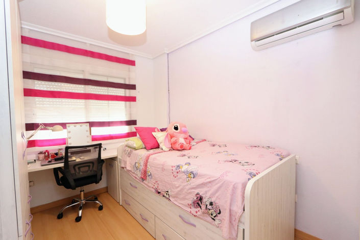 Image No.17-4 Bed House for sale