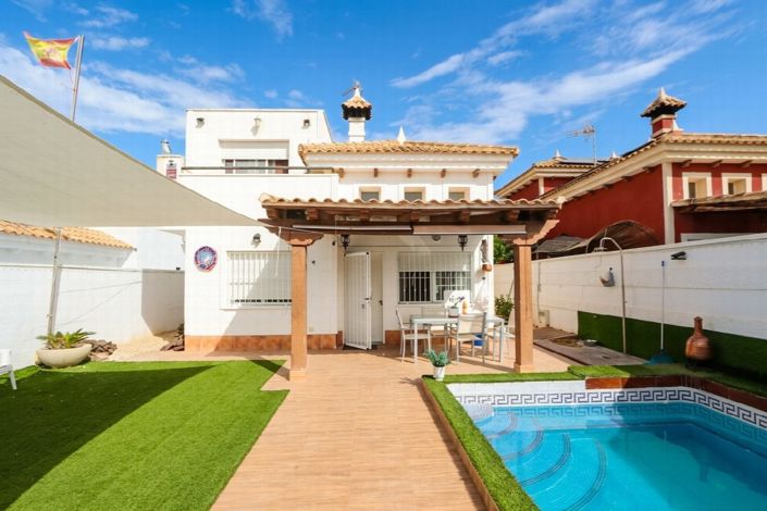 Image No.2-4 Bed Villa for sale