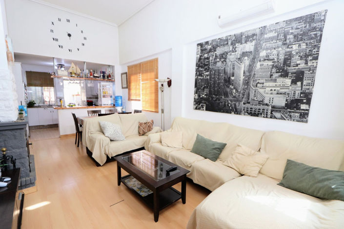 Image No.6-4 Bed House for sale