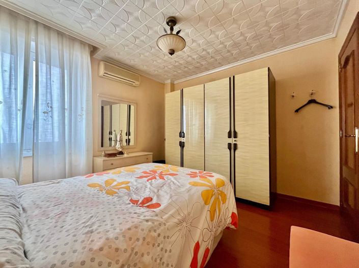 Image No.12-3 Bed House for sale