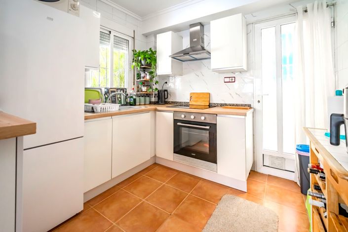 Image No.12-3 Bed House for sale