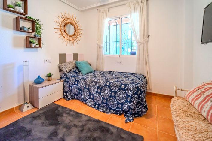 Image No.17-3 Bed House for sale