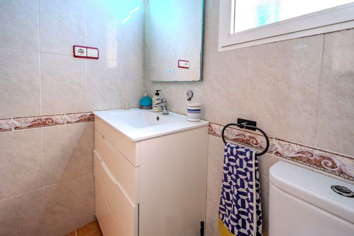 Image No.19-3 Bed House for sale