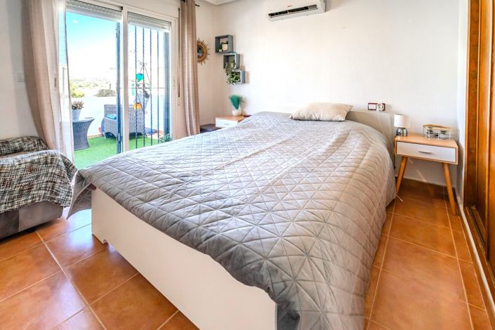 Image No.25-3 Bed House for sale