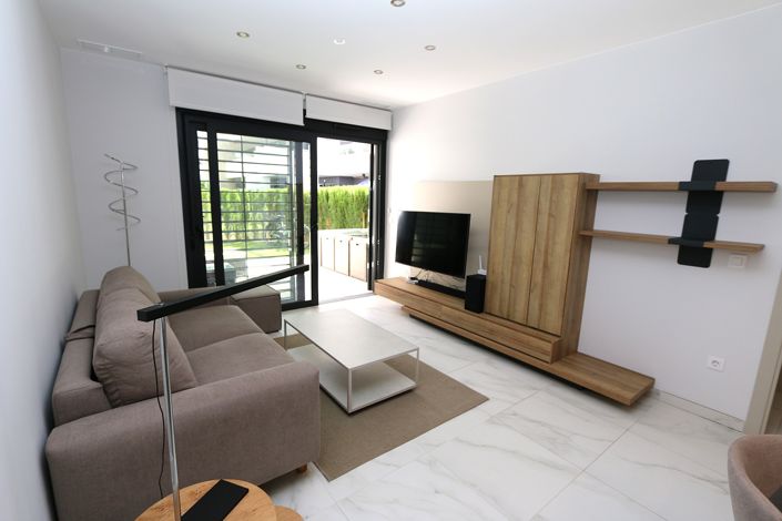 Image No.13-2 Bed House for sale