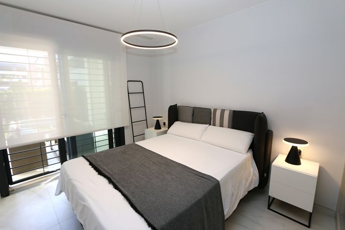 Image No.19-2 Bed House for sale