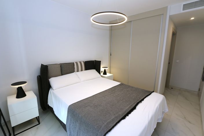Image No.20-2 Bed House for sale