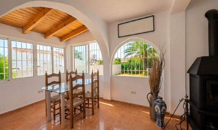 Image No.10-2 Bed Villa for sale