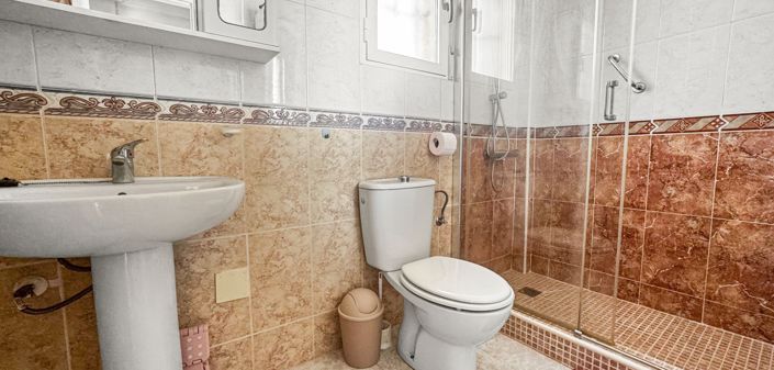 Image No.20-2 Bed Townhouse for sale