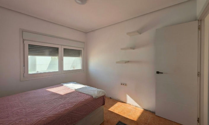 Image No.25-2 Bed House for sale