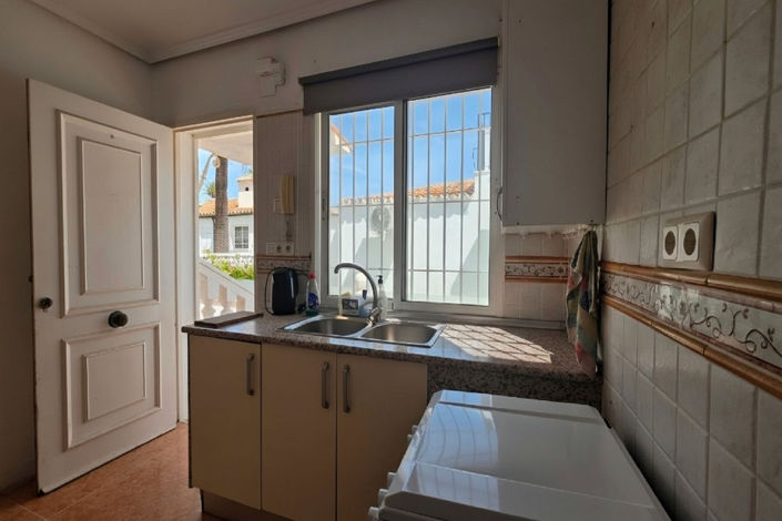 Image No.7-2 Bed House for sale