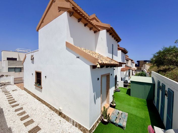 Image No.11-3 Bed Property for sale