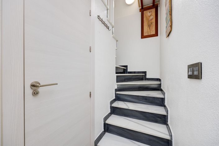 Image No.16-2 Bed Townhouse for sale