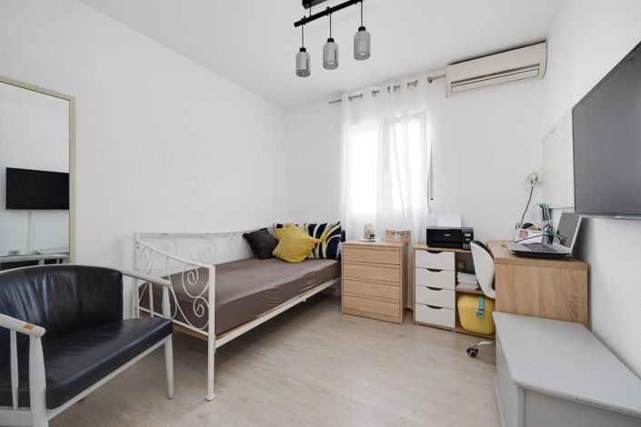 Image No.17-2 Bed Townhouse for sale