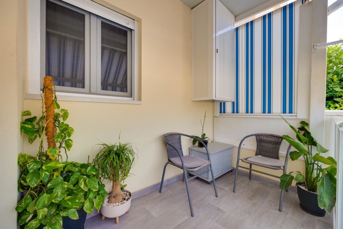 Image No.2-2 Bed Townhouse for sale