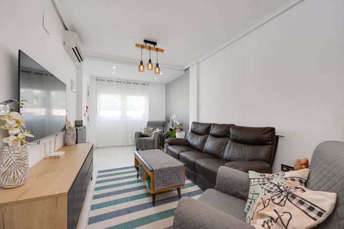 Image No.8-2 Bed Townhouse for sale