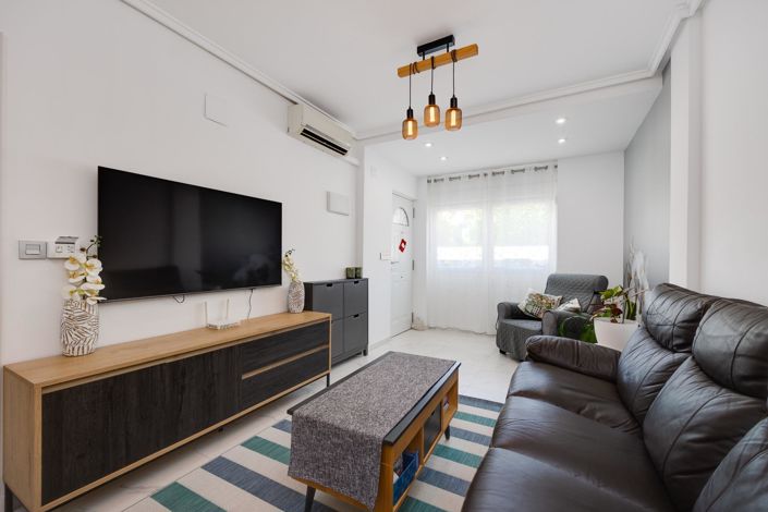 Image No.9-2 Bed Townhouse for sale