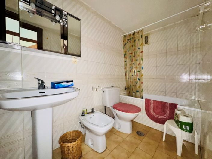 Image No.15-3 Bed House for sale