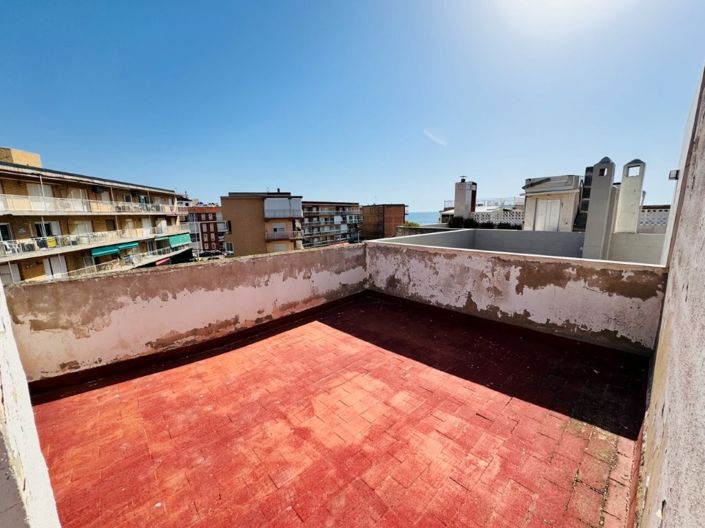 Image No.18-3 Bed House for sale
