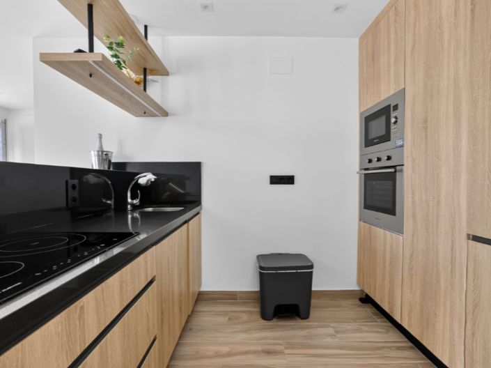 Image No.12-3 Bed Property for sale