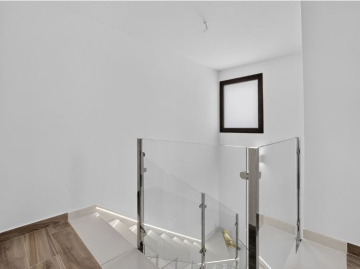 Image No.16-3 Bed Property for sale