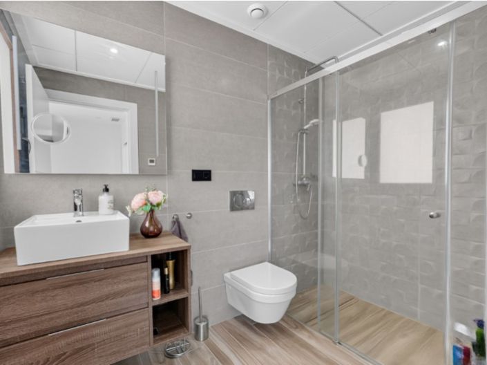 Image No.18-3 Bed Property for sale