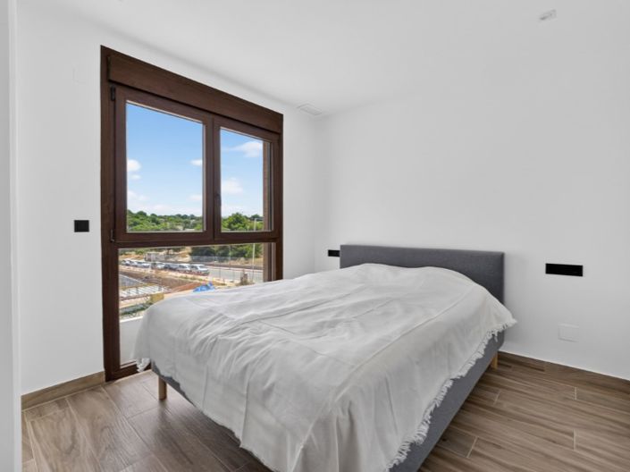 Image No.22-3 Bed Property for sale