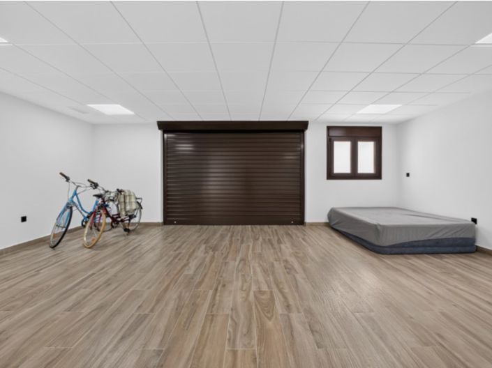 Image No.34-3 Bed Property for sale