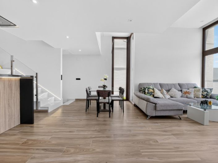 Image No.8-3 Bed Property for sale