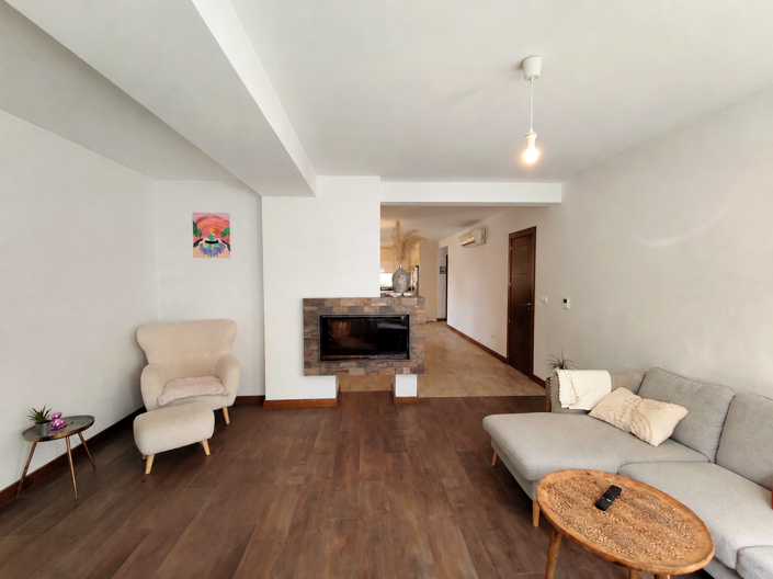 Image No.2-4 Bed Property for sale