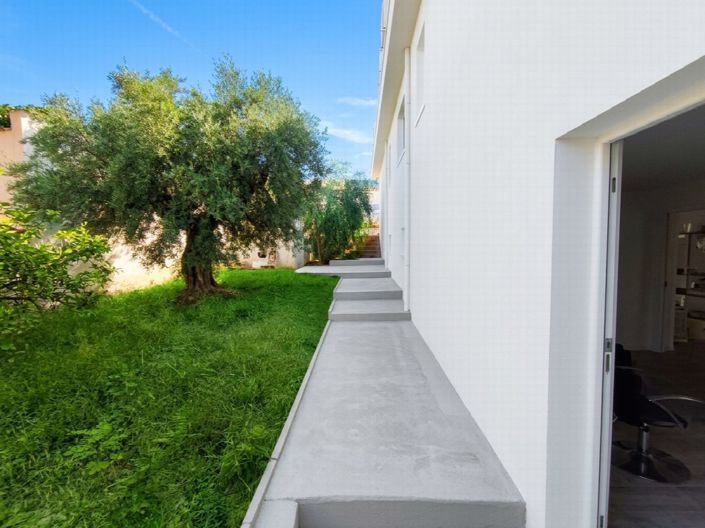 Image No.37-4 Bed Property for sale