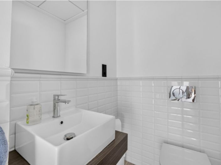 Image No.14-4 Bed Property for sale