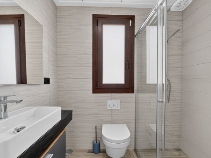 Image No.27-4 Bed Property for sale