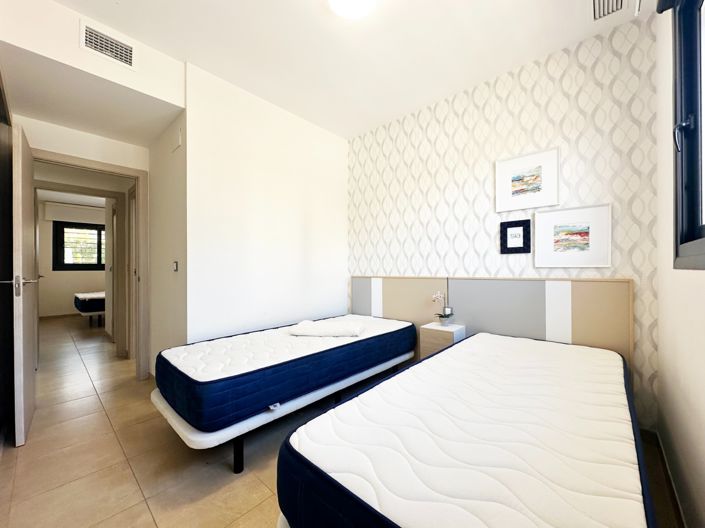 Image No.25-2 Bed House for sale