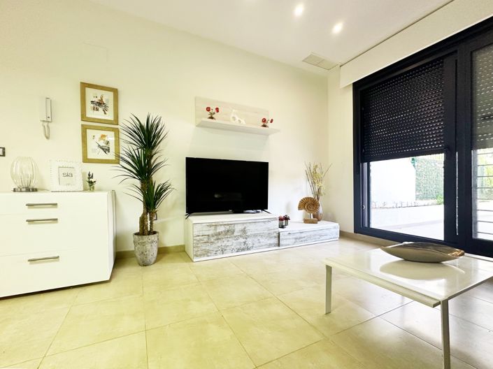 Image No.8-2 Bed House for sale