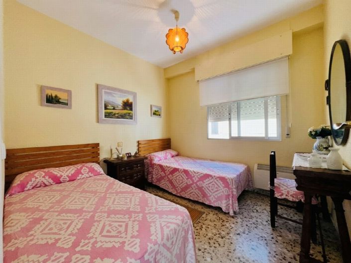 Image No.12-3 Bed Property for sale