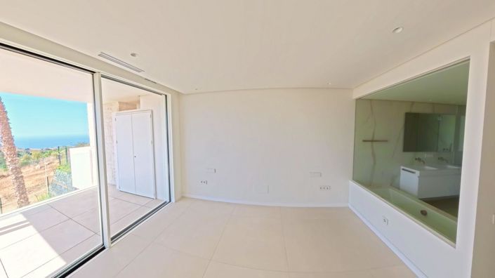 Image No.37-3 Bed Apartment for sale