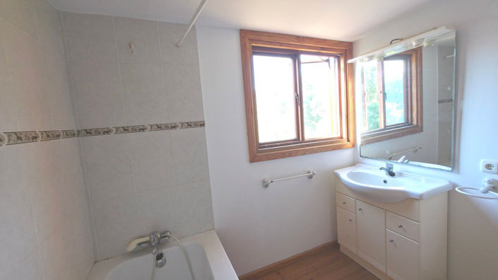 Image No.24-4 Bed House for sale