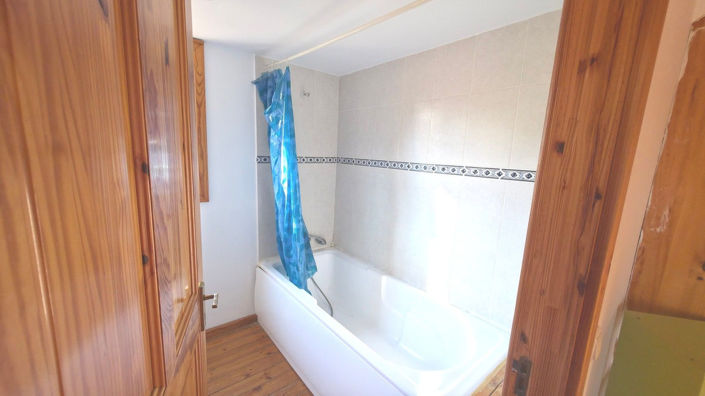 Image No.30-4 Bed House for sale